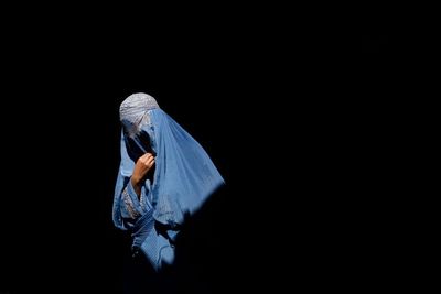 Wanita di Afghanistan Berburu Burqa Usai Taliban Ambil Alih Kekuasaan