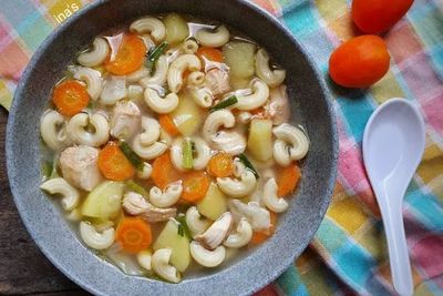 Enaknya Makan Sup Ayam Makaroni Saat Cuaca Dingin, Coba Buat Yuk!