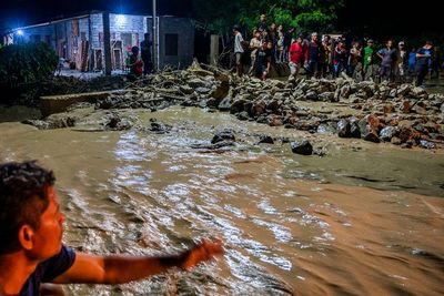 FOTO: Banjir Lumpur Kembali Melanda Desa Beka