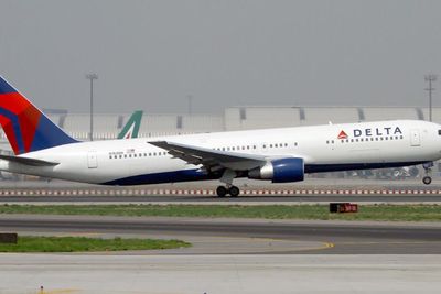Maskapai Delta Airlines Tambahkan Daftar Putar Musik & Podcast Spotify pada Pesawat!