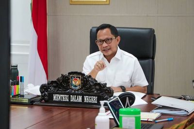 Mendagri Ingatkan Masyarakat Tetap Waspada Meski Kasus Covid-19 Melandai