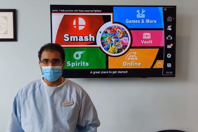 Dokter Gigi Ini Bakal Beri Pelayanan Gratis Jika Bisa Kalahkan Dirinya di Smash Bros.
