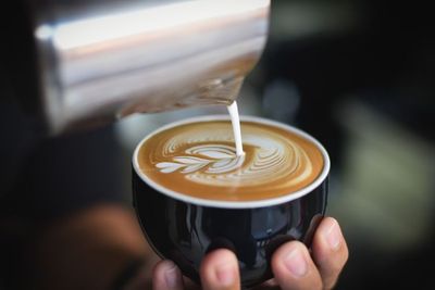 Ahli: Minum Kopi dengan Campuran Susu Kedelai Bikin Wajah Awet Muda