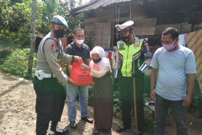 PPKM Mikro, Warga Kurang Mampu Sibongbong Tapsel Dapat Bantuan Sembako