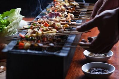 Sate 1 Meter Satu-satunya di Sumut, Jabu Menjadi Ikon Destinasi Wisata Kuliner di Karo