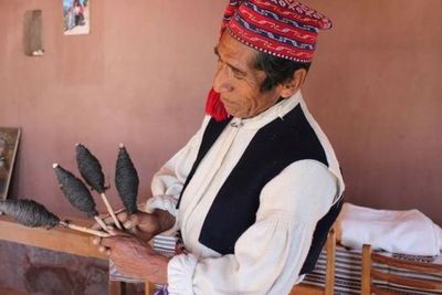 Unik, Pria di Peru Harus Bisa Merajut Agar Bisa Dapat Jodoh