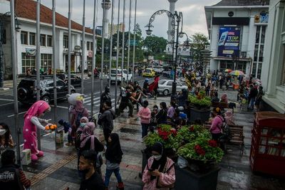 Kasus COVID-19 di Indonesia Turun, Kasus Kematian Juga Turun