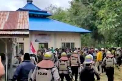 10 Orang Ditangkap Terkait Perusakan Masjid Ahmadiyah di Kalbar