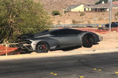 Baru Dibeli Sebulan Lalu Disewakan, Lamborghini Edisi Terbatas Ini Rusak Usai Kecelakaan!