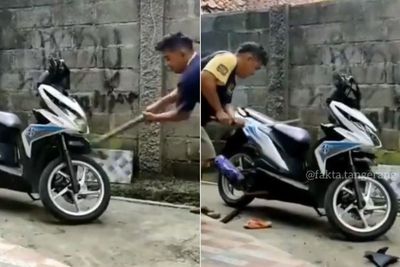 Viral! Pria Ini Ngamuk Hancurkan Motornya Sendiri Pakai Besi dan Samurai, Netizen: Stres