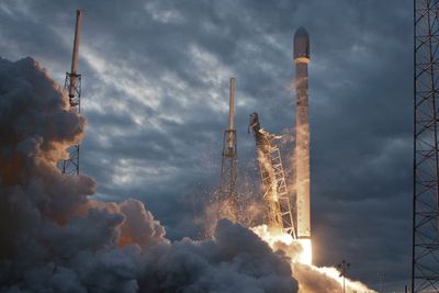 SpaceX Kembali Luncurkan Roket ke ISS untuk Kirim Es Krim Sampai Semut!