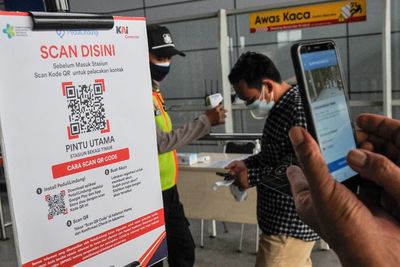 FOTO: Uji Coba Aplkasi Peduli Lindungi di Stasiun Bekasi Timur