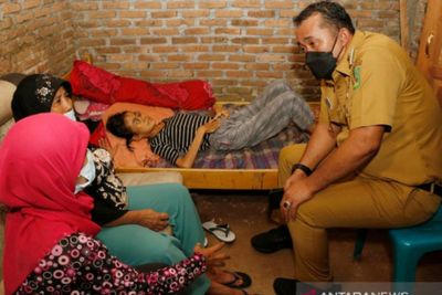 Momen Wakil Wali Kota Medan Aulia Rachman Jenguk Warga Sakit, Antar ke RSUD Pirngadi