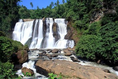 Inilah Curug Malela, Wisata Air Terjun Niagara Mini di Bandung Barat!