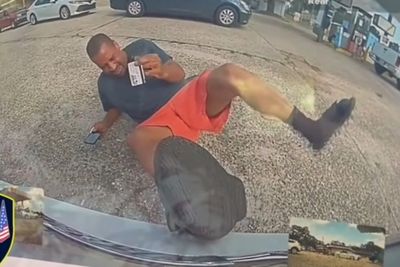 Video Seorang Pria Pura-pura Ditabrak dan Terluka, Aksi Tipuannya Terekam Kamera