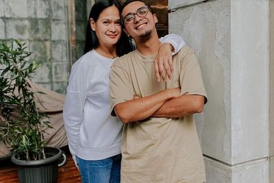 Menolak Tua, Potret Ricky Harun Bareng Ibunya Tuai Pujian: Kayak Kakak Adik
