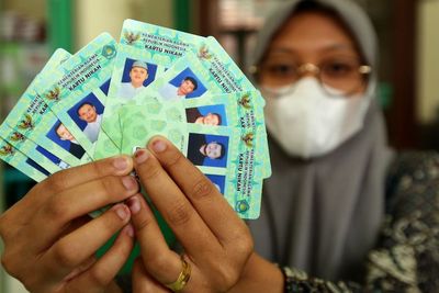 FOTO: Peralihan Kartu Nikah Digital