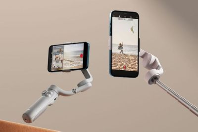 DJI OM 5 Hadir Sebagai Gimbal Smartphone yang Bisa Berubah Jadi Tongkat Selfie