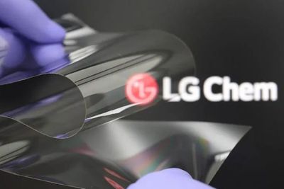 LG Klaim Teknologi Layar Fleksibel Buatannya Memiliki Ketahanan Setara Kaca