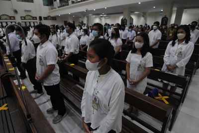FOTO: Misa Sakramen Krisma Umat Katolik