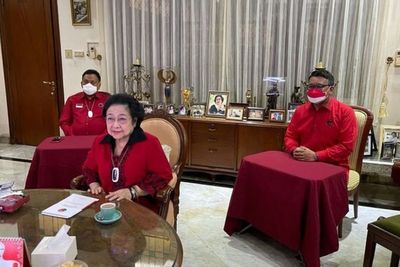 Geger Diisukan Koma di Rumah Sakit, Megawati Muncul di Depan Publik Sambil Nangis