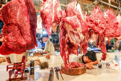 Pasar Jaya Disomasi karena Diduga Jual Daging Anjing