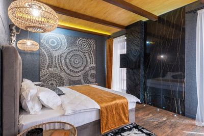 Berikut Cara Mudah Mendeteksi Kamera Pengintai saat Berada di Hotel!