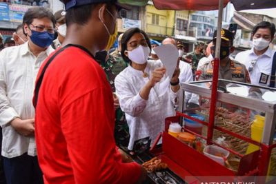 Pemerintah Beri Bantuan Uang Tunai pada Pedagang Kaki Lima Terdampak PPKM di Medan