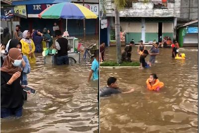 Viral Genangan Banjir Jadi Wisata Air Oleh Warga, Netizen: Bahagia itu Sederhana