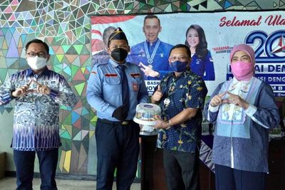 Rayakan HUT ke-20, Fraksi Partai Demokrat Berbagi di Lingkungan DPR