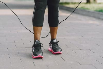 Gadis Ini Menderita Sendi Serius Setelah Dipaksa Ibunya Lompat Tali 3.000 Kali Per Hari