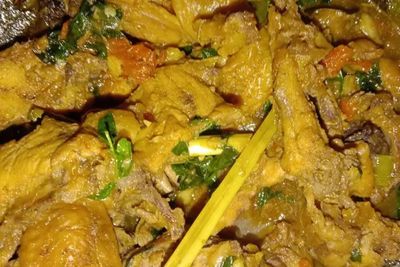 Tertarik Membuat Ayam Kari Kuning Daun Kelor? Ini Resepnya