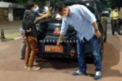 Pengemudi Pajero Ugal-ugalan & Nyaris Tabrak Polisi di Jaksel, Pakai Pelat Dinas TNI Palsu