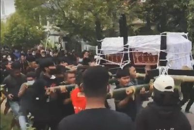 Viral! Puluhan Warga di Toraja Gotong Peti Jenazah Sambil Berjoget-joget, Ini Faktanya!