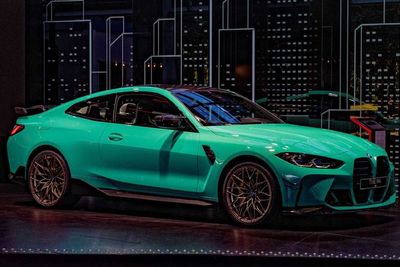 Melihat Tampilan BMW M4 dengan Warna Hijau Mint dan Velg Berwarna Coklat!