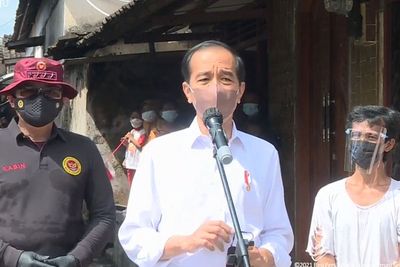 Tinjau Vaksinasi Door to Door, Jokowi: Jemput Bola, Ini Bentuk Pelayanan ke Masyarakat