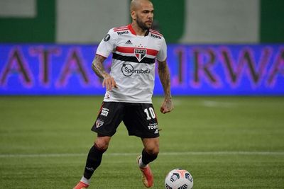 Buntut Perseteruan Gaji, Dani Alves Putus Kontrak dengan Sao Paulo