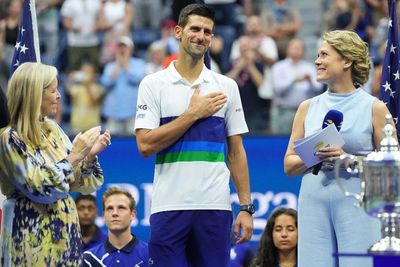 Riuh Tepuk Tangan Penonton untuk Novak Djokovic Meski Gagal Sapu Bersih Grand Slam 2021