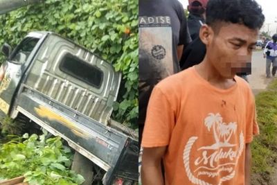 Ngantuk Berat, Sopir Ini Luka-luka Usai Pikapnya Seruduk Tiang Listrik