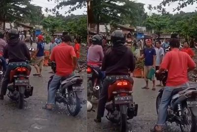 Ajab Kali Bah! Lewat Jembatan Tuntungan Deliserdang, Pengendara Harus Bayar Uang Preman