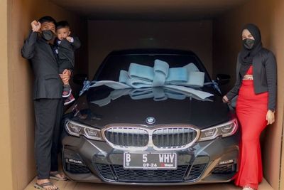 Wow! Bocah 2 Tahun di Tangerang Dapat Kado Ulang Tahun Mobil Rp1,3 Miliar dari Ayahnya