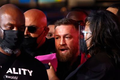 Conor McGregor Nyaris Baku Hantam dengan Machine Gun Kelly di VMA