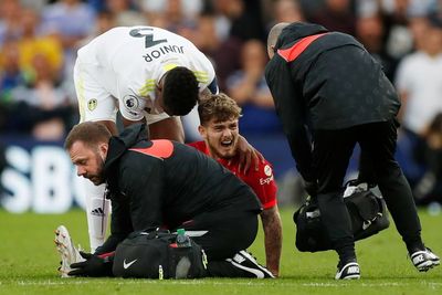 Bikin Bintang Liverpool Harvey Elliott Cedera Mengerikan, Pemain Leeds Minta Maaf