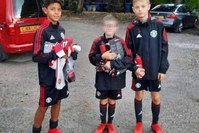 Cristiano Ronaldo Junior Tiba di Akademi Man United, Foto Bareng Putra Nemanja Matic
