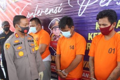 Tak Terima Rekannya Ditangkap, 3 Pria Nekat Bakar Mobil Polisi, Akhirnya Ikut Diringkus