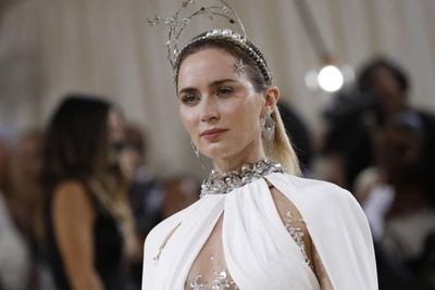 Bak Patung Liberty, Emily Blunt Jadi Pusat Perhatian di Met Gala 2021