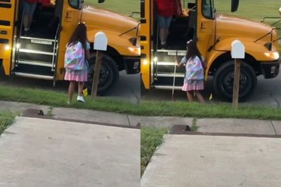 Gadis Tunanetra Ini Pertama Kali Naik Bus Sekolah Tanpa Bantuan, Videonya Mengharukan