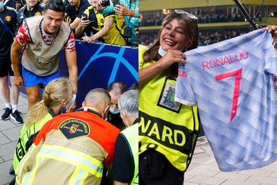 Ronaldo Menghadiahkan Jerseynya ke Wanita yang Tak Sengaja Terkena Bola hingga Pingsan