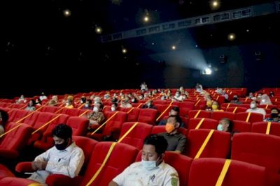 Kepgub PPKM Level 3 Baru Anies: Bioskop Boleh Dibuka, Makan dan Minum Dilarang