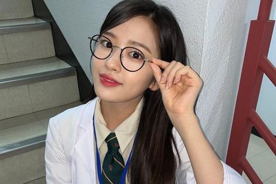 Agensi Umumkan Ahn Yu Jin Negatif Covid-19